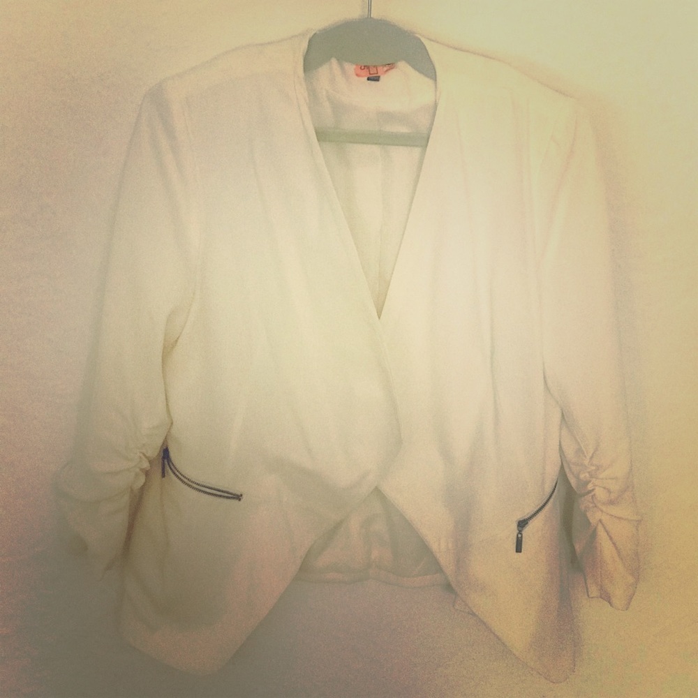 Short white blazer